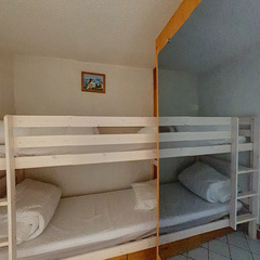 loading blurry tour image