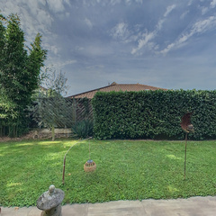 loading blurry tour image