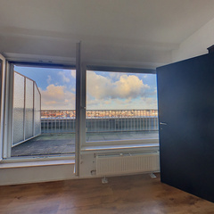 loading blurry tour image