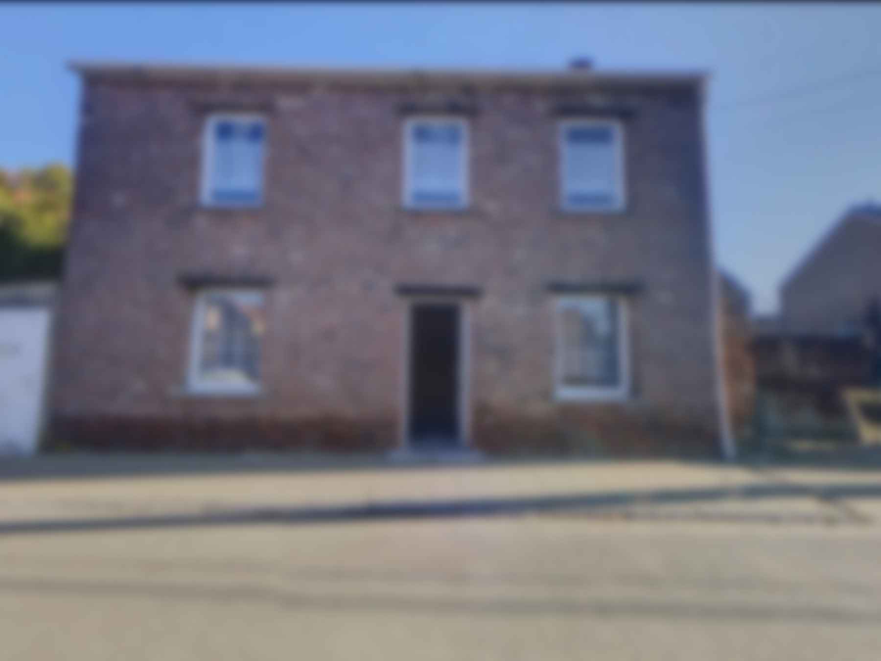 loading blurry tour image