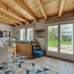 loading blurry tour image