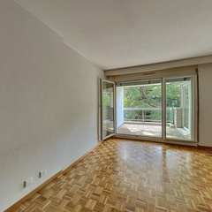 loading blurry tour image