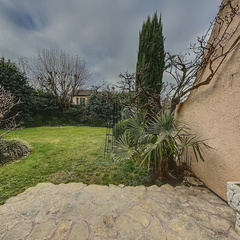 loading blurry tour image