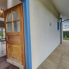 loading blurry tour image