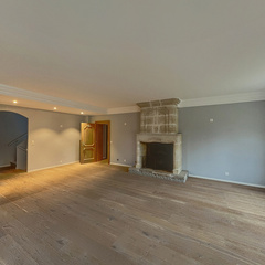 loading blurry tour image