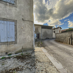 loading blurry tour image