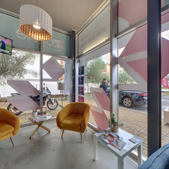 loading blurry tour image