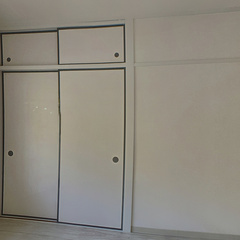 loading blurry tour image