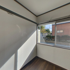 loading blurry tour image