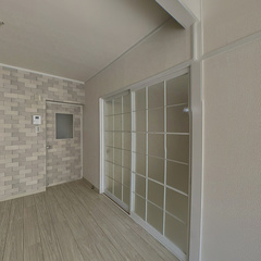 loading blurry tour image