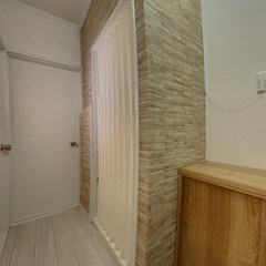 loading blurry tour image