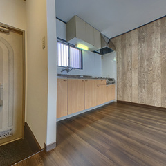 loading blurry tour image