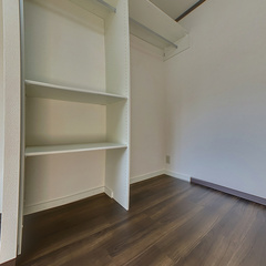 loading blurry tour image