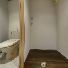 loading blurry tour image