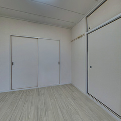 loading blurry tour image