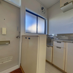 loading blurry tour image