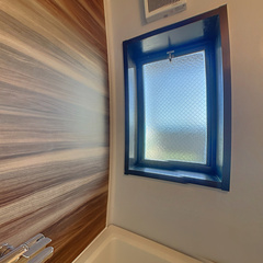 loading blurry tour image