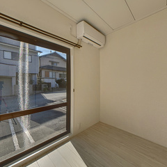 loading blurry tour image