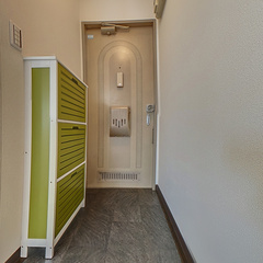 loading blurry tour image