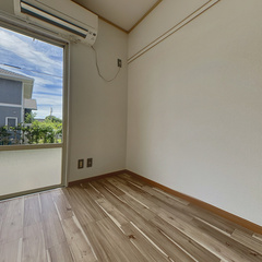 loading blurry tour image