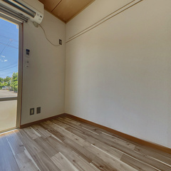 loading blurry tour image