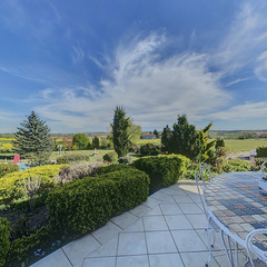 loading blurry tour image