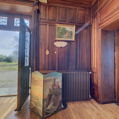 loading blurry tour image