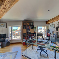 loading blurry tour image