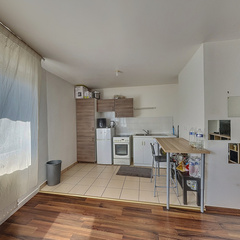 loading blurry tour image