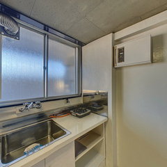 loading blurry tour image