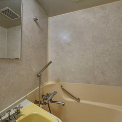 loading blurry tour image