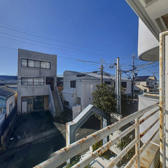 loading blurry tour image