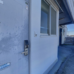 loading blurry tour image