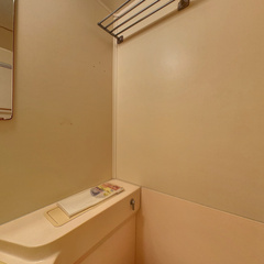 loading blurry tour image