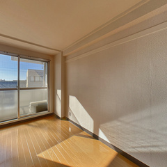 loading blurry tour image