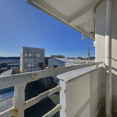 loading blurry tour image