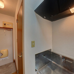 loading blurry tour image