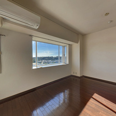 loading blurry tour image