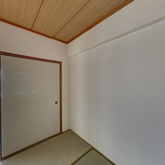 loading blurry tour image