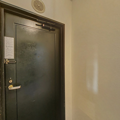 loading blurry tour image