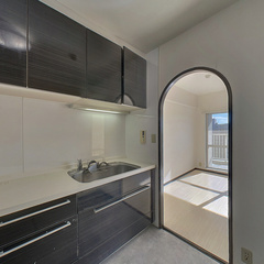 loading blurry tour image