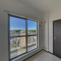 loading blurry tour image