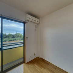 loading blurry tour image