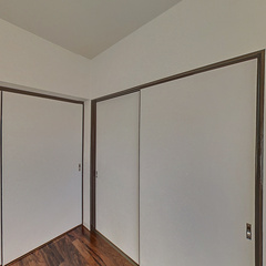 loading blurry tour image