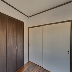 loading blurry tour image