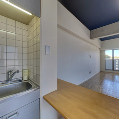 loading blurry tour image