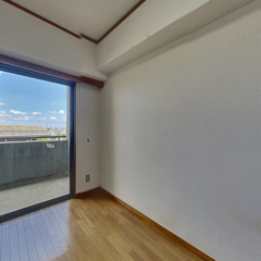 loading blurry tour image