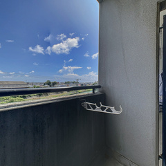 loading blurry tour image