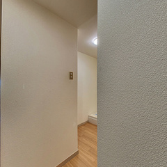 loading blurry tour image