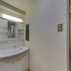 loading blurry tour image